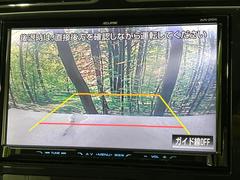 【バックカメラ】駐車時に後方がリアルタイム映像で確認できます。大型商業施設や立体駐車場での駐車時や、夜間のバック時に大活躍！運転スキルに関わらず、今や必須となった装備のひとつです！ 5