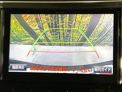 【バックカメラ】駐車時に後方がリアルタイム映像で確認できます。大型商業施設や立体駐車場での駐車時や、夜間のバック時に大活躍！運転スキルに関わらず、今や必須となった装備のひとつです！ 5