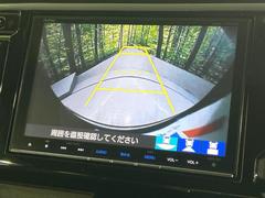 【バックカメラ】駐車時に後方がリアルタイム映像で確認できます。大型商業施設や立体駐車場での駐車時や、夜間のバック時に大活躍！運転スキルに関わらず、今や必須となった装備のひとつです！ 4