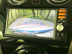 【バックカメラ】駐車時に後方がリアルタイム映像で確認できます。大型商業施設や立体駐車場での駐車時や、夜間のバック時に大活躍！運転スキルに関わらず、今や必須となった装備のひとつです！ 4