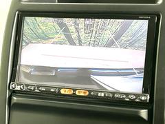 【バックカメラ】駐車時に後方がリアルタイム映像で確認できます。大型商業施設や立体駐車場での駐車時や、夜間のバック時に大活躍！運転スキルに関わらず、今や必須となった装備のひとつです！ 4