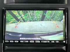 【バックカメラ】駐車時に後方がリアルタイム映像で確認できます。大型商業施設や立体駐車場での駐車時や、夜間のバック時に大活躍！運転スキルに関わらず、今や必須となった装備のひとつです！ 4