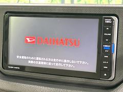 【純正ナビ】人気の純正ナビを装備。オーディオ機能も充実しており、Ｂｌｕｅｔｏｏｔｈ接続すればお持ちのスマホやＭＰ３プレイヤーの音楽を再生可能！毎日の運転がさらに楽しくなります！！ 4