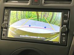 【バックカメラ】駐車時に後方がリアルタイム映像で確認できます。大型商業施設や立体駐車場での駐車時や、夜間のバック時に大活躍！運転スキルに関わらず、今や必須となった装備のひとつです！ 5