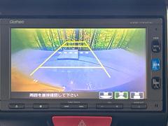 【バックカメラ】駐車時に後方がリアルタイム映像で確認できます。大型商業施設や立体駐車場での駐車時や、夜間のバック時に大活躍！運転スキルに関わらず、今や必須となった装備のひとつです！ 5