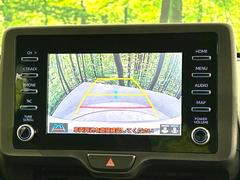 【バックカメラ】駐車時に後方がリアルタイム映像で確認できます。大型商業施設や立体駐車場での駐車時や、夜間のバック時に大活躍！運転スキルに関わらず、今や必須となった装備のひとつです！ 5