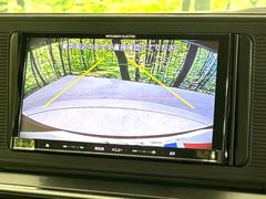 【バックカメラ】駐車時に後方がリアルタイム映像で確認できます。大型商業施設や立体駐車場での駐車時や、夜間のバック時に大活躍！運転スキルに関わらず、今や必須となった装備のひとつです！ 5