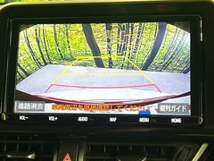 【バックカメラ】駐車時に後方がリアルタイム映像で確認できます。大型商業施設や立体駐車場での駐車時や、夜間のバック時に大活躍！運転スキルに関わらず、今や必須となった装備のひとつです！ 5