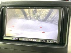 【バックカメラ】駐車時に後方がリアルタイム映像で確認できます。大型商業施設や立体駐車場での駐車時や、夜間のバック時に大活躍！運転スキルに関わらず、今や必須となった装備のひとつです！ 4