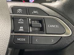 【レーダークルーズコントロール】高速道路での長距離走行が楽に！！自動で速度を保つクルーズコントロールが、衝突軽減システムと連携し、前方の車両を感知して車間を保つように速度調節してくれます！！ 5