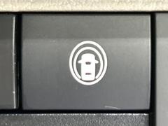 【エマージェンシーブレーキ】走行中に前方の車両等を認識し、衝突しそうな時は警報とブレーキで衝突回避と被害軽減をアシスト。より安全にドライブをお楽しみいただけます。 5