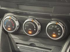 【オートエアコン】一度お好みの温度に設定すれば、車内の温度を検知し風量や温度を自動で調整。暑い…寒い…と何度もスイッチ操作をする必要はありません。快適な車内空間には必須の機能ですね♪ 6