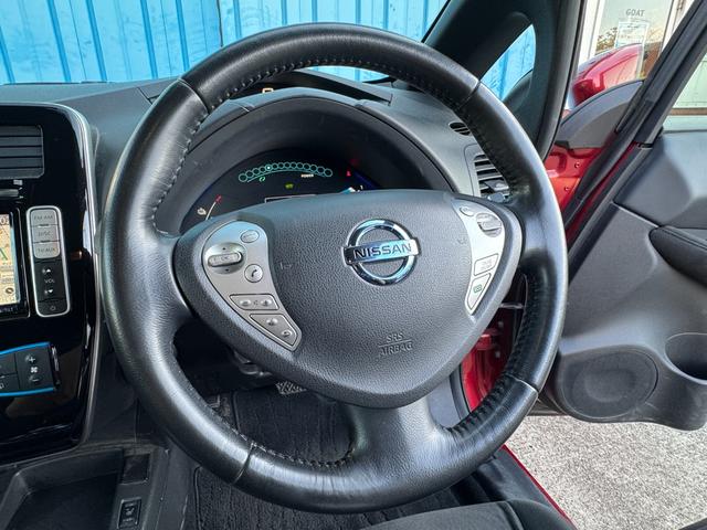 リーフ X サンクスエディション(30kwh) 衝突軽減 車線逸脱警報 純正ナビ フルセグ バックカメラ 全席シートヒーター ステアリングヒーター クルーズコントロール 10セグ スマートキー ETC 充電ケーブル有 LED 禁煙車 記録簿(9枚目)