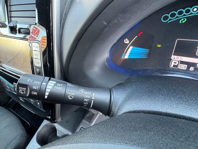 リーフ X サンクスエディション(30kwh) 衝突軽減 車線逸脱警報 純正ナビ フルセグ バックカメラ 全席シートヒーター ステアリングヒーター クルーズコントロール 10セグ スマートキー ETC 充電ケーブル有 LED 禁煙車 記録簿(12枚目)