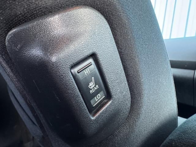 リーフ X サンクスエディション(30kwh) 衝突軽減 車線逸脱警報 純正ナビ フルセグ バックカメラ 全席シートヒーター ステアリングヒーター クルーズコントロール 10セグ スマートキー ETC 充電ケーブル有 LED 禁煙車 記録簿(17枚目)