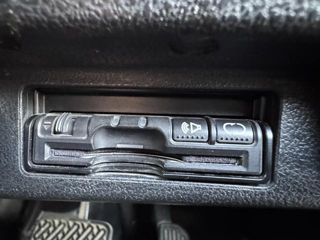 リーフ X サンクスエディション(30kwh) 衝突軽減 車線逸脱警報 純正ナビ フルセグ バックカメラ 全席シートヒーター ステアリングヒーター クルーズコントロール 10セグ スマートキー ETC 充電ケーブル有 LED 禁煙車 記録簿(28枚目)