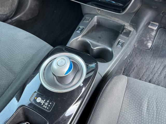 リーフ X サンクスエディション(30kwh) 衝突軽減 車線逸脱警報 純正ナビ フルセグ バックカメラ 全席シートヒーター ステアリングヒーター クルーズコントロール 10セグ スマートキー ETC 充電ケーブル有 LED 禁煙車 記録簿(30枚目)