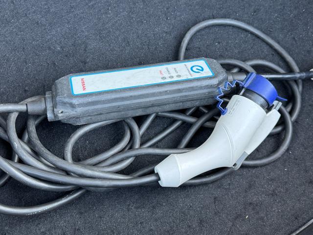 リーフ X サンクスエディション(30kwh) 衝突軽減 車線逸脱警報 純正ナビ フルセグ バックカメラ 全席シートヒーター ステアリングヒーター クルーズコントロール 10セグ スマートキー ETC 充電ケーブル有 LED 禁煙車 記録簿(31枚目)