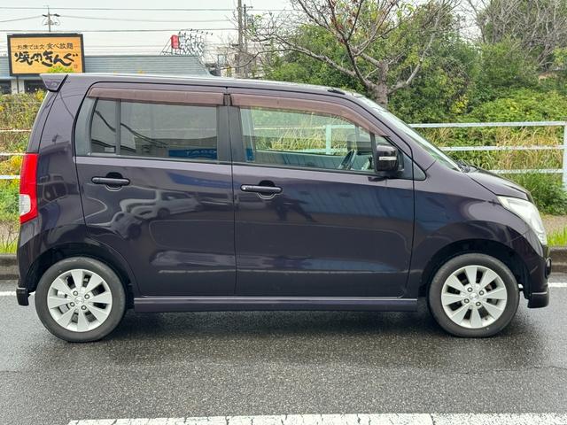 AZワゴン XSスペシャル ユーザー買取車両 ワンオーナー 純正オーディオ フォグランプ オートライト フルオートエアコン ヘッドライトレベライザー スマートキー スペアキー ドアバイザー フロアマット 禁煙車 記録簿(16枚目)