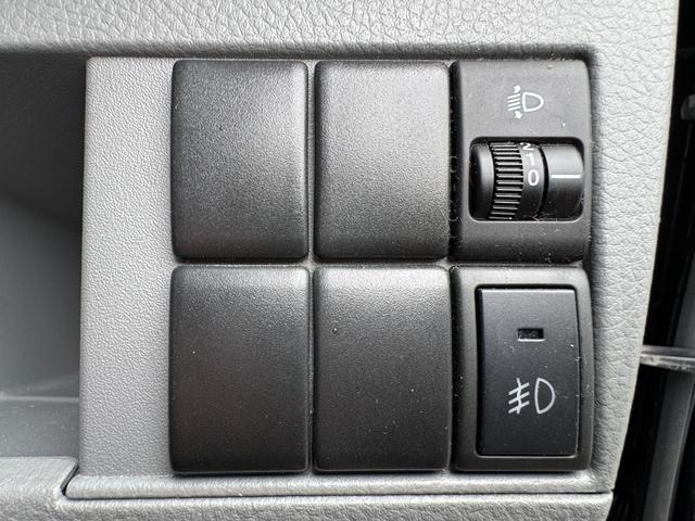 AZワゴン XSスペシャル ユーザー買取車両 ワンオーナー 純正オーディオ フォグランプ オートライト フルオートエアコン ヘッドライトレベライザー スマートキー スペアキー ドアバイザー フロアマット 禁煙車 記録簿(22枚目)