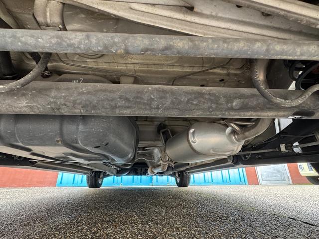 AZワゴン XSスペシャル ユーザー買取車両 ワンオーナー 純正オーディオ フォグランプ オートライト フルオートエアコン ヘッドライトレベライザー スマートキー スペアキー ドアバイザー フロアマット 禁煙車 記録簿(64枚目)