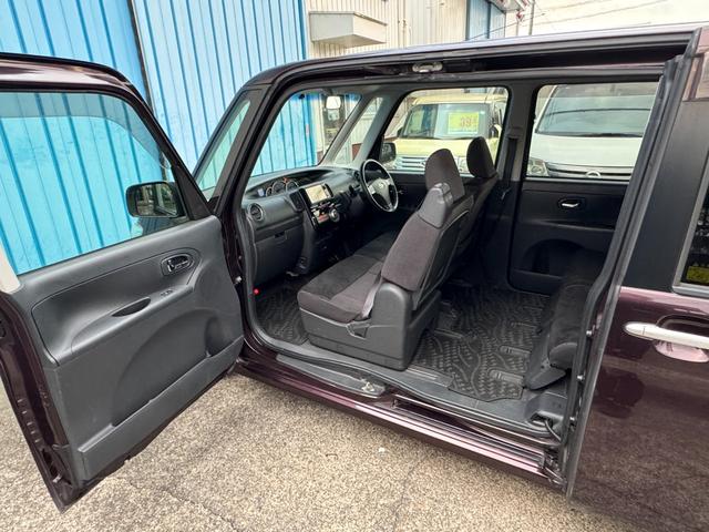 こちらのタントは左側が【ピラーレス】になっております。