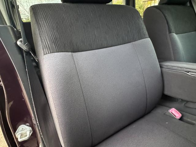 【運転席　シート背面】　多少のスレはございますが、良好な状態を保っております。