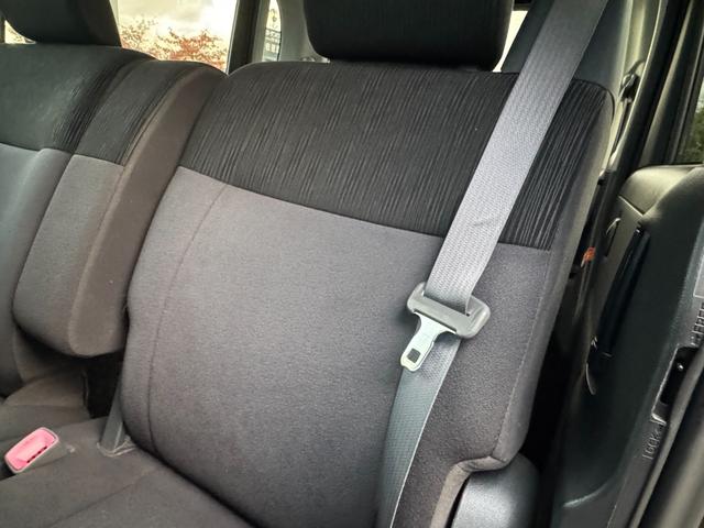 【助手席　シート背面】　ダメージも少なく、良好な状態を保っております。