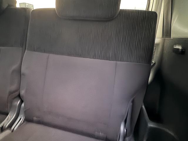 【後席　シート背面】　ダメージも少なく、良好な状態を保っております。