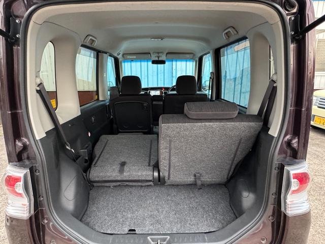 シートは分割で可倒が可能でございます。