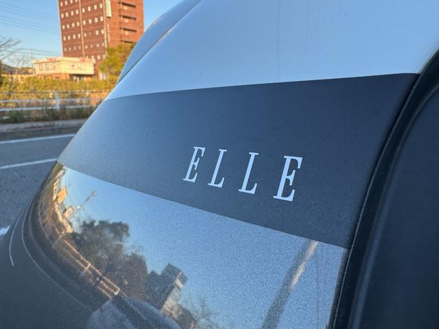 �b�s���[�ɂ͂d�k�k�d�@�̃��S�̃X�e�b�J�[��z�u���Ă���܂��B