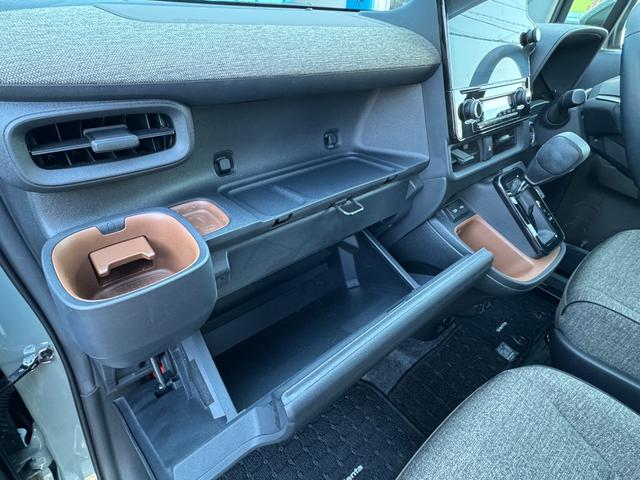 シエンタ Ｚ　１オーナー　ユーザー買取車両　衝突軽減　ＰＤＡ　ＡＣＣ　１０．５型ナビ　フルセグ　バックカメラ　両側パワス　ＢＳＭ　Ｐソナー　リアロールサンシェード　ステアリングヒーター　シートヒーター　禁煙　記録簿（30枚目）