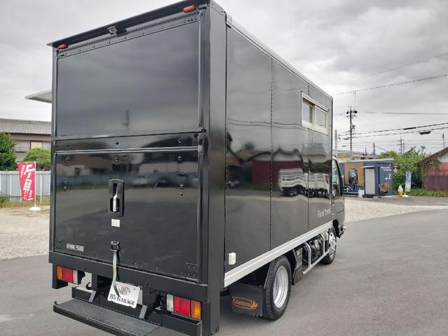 エルフトラック キッチンカー　キッチンカー・冷蔵庫・２槽シンク・電動給水ポンプ・ステンレス作業台・換気扇・アイスストッカー・つり棚・コンセント・ブレーカー・カラーバックモニター・全塗装可（要相談）（8枚目）