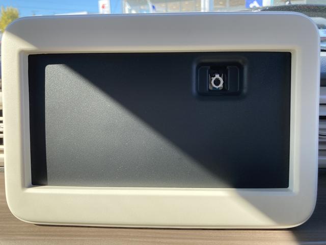 アルトラパン Ｘ　５型　ＬＥＤヘッドランプ　ナノイーＸ搭載フルオートエアコン　ＵＳＢソケット　運転席・助手席シートヒーター　全面ＵＶカットガラス　オートライト（4枚目）