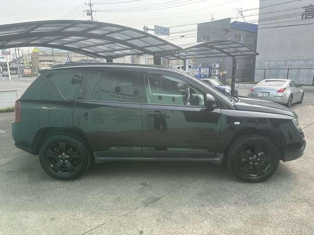 ジープ・コンパス アルティチュード　スポーツ　禁煙　ＥＴＣ　キーレス　ルーフレール　純正１７ＡＷ（5枚目）