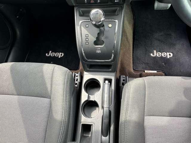 ジープ・コンパス アルティチュード　スポーツ　禁煙　ＥＴＣ　キーレス　ルーフレール　純正１７ＡＷ（26枚目）