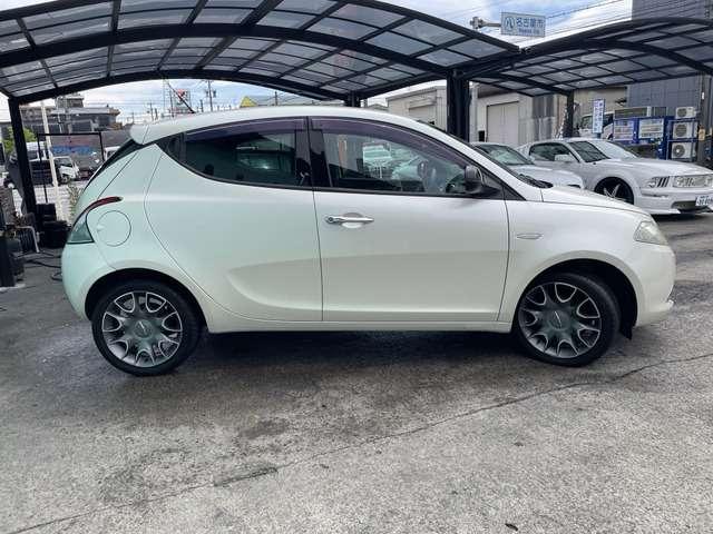 クライスラー・イプシロン プラチナ　禁煙　アイスト　ハーフレザー　Ｐセンサー（5枚目）