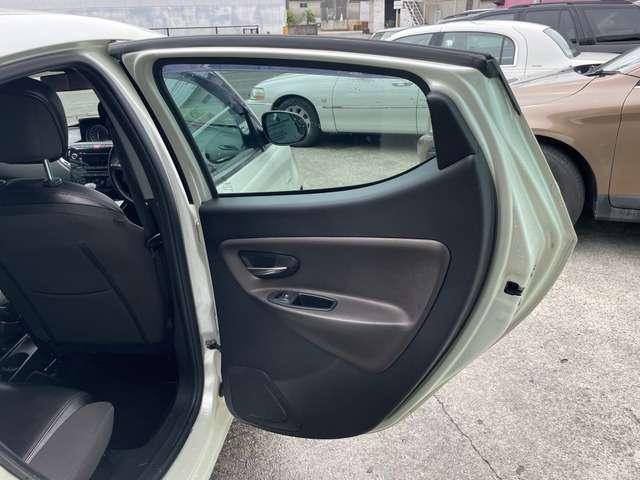 クライスラー・イプシロン プラチナ　禁煙　アイスト　ハーフレザー　Ｐセンサー（13枚目）