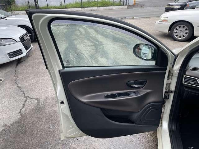 クライスラー・イプシロン プラチナ　禁煙　アイスト　ハーフレザー　Ｐセンサー（18枚目）