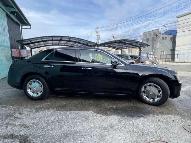 クライスラー・３００ ３００リミテッド　禁煙　　左ハンドル　Ｂカメ　スマキー　ＨＩＤ　ＥＴＣ（5枚目）