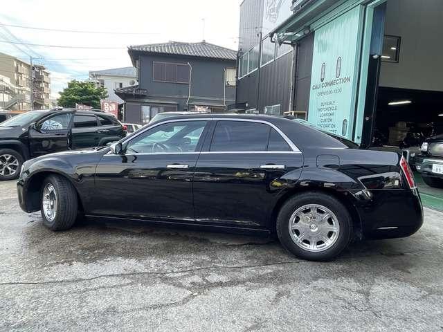 クライスラー・３００ ３００リミテッド　禁煙　　左ハンドル　Ｂカメ　スマキー　ＨＩＤ　ＥＴＣ（9枚目）