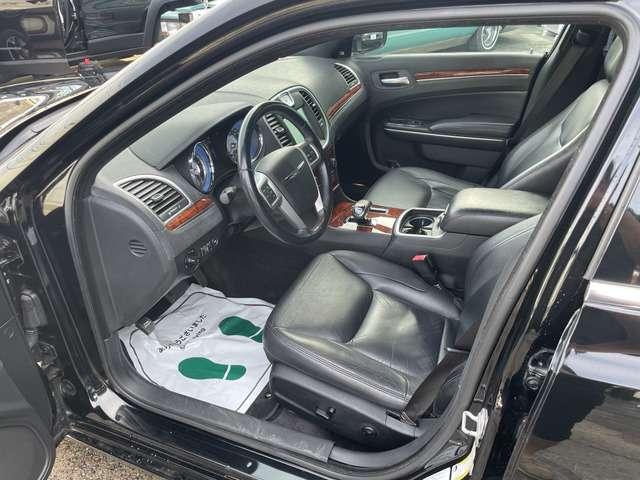 クライスラー・３００ ３００リミテッド　禁煙　　左ハンドル　Ｂカメ　スマキー　ＨＩＤ　ＥＴＣ（10枚目）