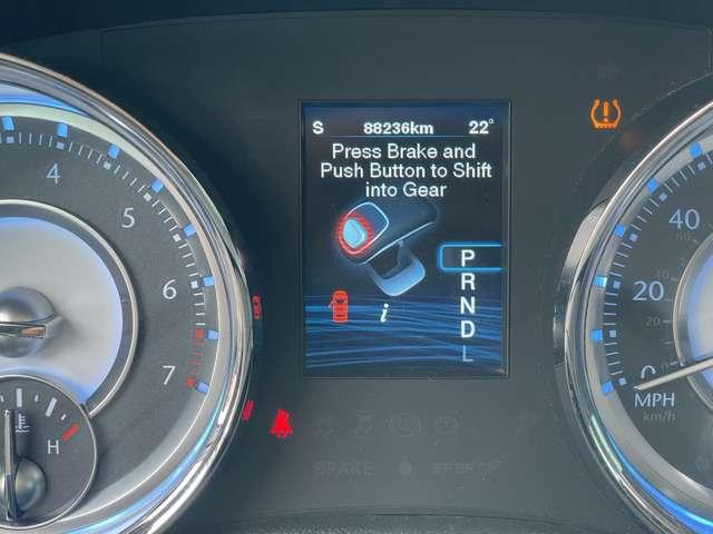 クライスラー・３００ ３００リミテッド　禁煙　　左ハンドル　Ｂカメ　スマキー　ＨＩＤ　ＥＴＣ（20枚目）