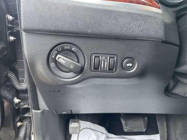 クライスラー・３００ ３００リミテッド　禁煙　　左ハンドル　Ｂカメ　スマキー　ＨＩＤ　ＥＴＣ（21枚目）