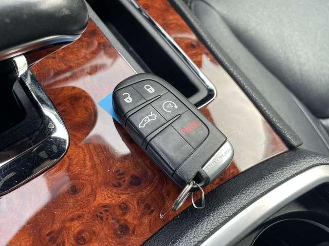 クライスラー・３００ ３００リミテッド　禁煙　　左ハンドル　Ｂカメ　スマキー　ＨＩＤ　ＥＴＣ（34枚目）