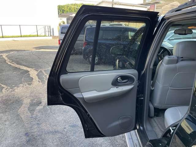 シボレートレイルブレイザー ＬＴＺ　サンルーフ装着車　４ＷＤ　ＥＴＣ　レザーシート　ＬＥＤヘッド　サンルーフ（13枚目）