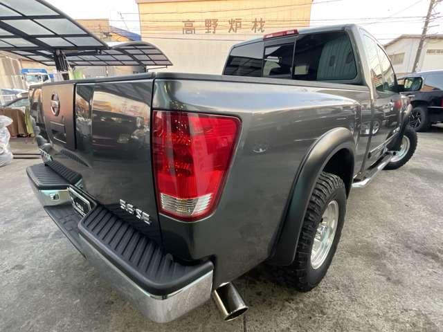 タイタン キングキャブＳＥ　社外グリル／ステップ　ＥＴＣ　１７ＡＷ　Ｂカメ（6枚目）