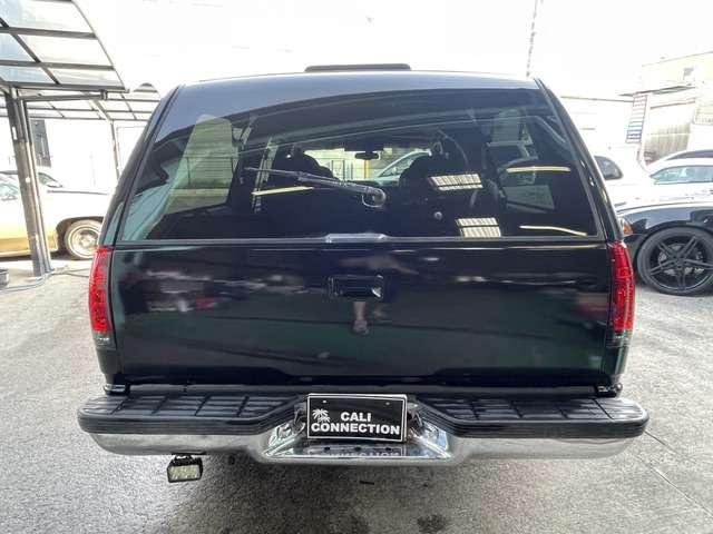 シボレーサバーバン １５００　５．７　Ｖ８　ＥＴＣ　Ｂカメ　社外マフラー　ローダウン（7枚目）
