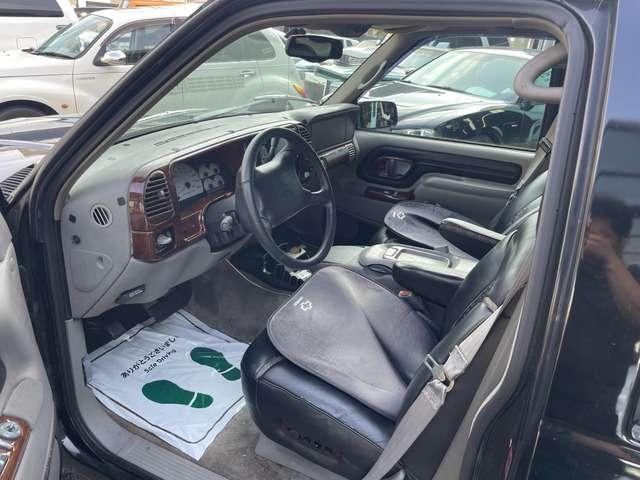 シボレーサバーバン １５００　５．７　Ｖ８　ＥＴＣ　Ｂカメ　社外マフラー　ローダウン（9枚目）