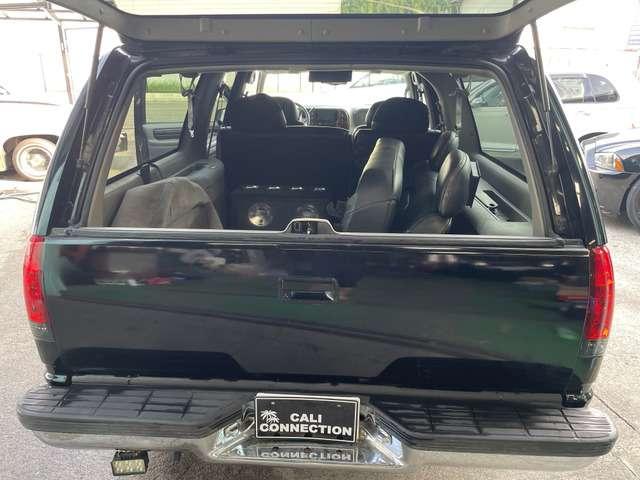 シボレーサバーバン １５００　５．７　Ｖ８　ＥＴＣ　Ｂカメ　社外マフラー　ローダウン（13枚目）